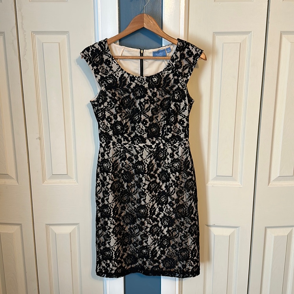 Simply Vera by Vera Wang Nude & Black Lace Dress - Size 6